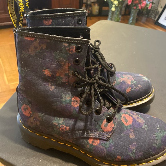 Dr. Martens denim floral boot - Picture 3 of 4